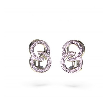 Boucles d'oreilles diamants.